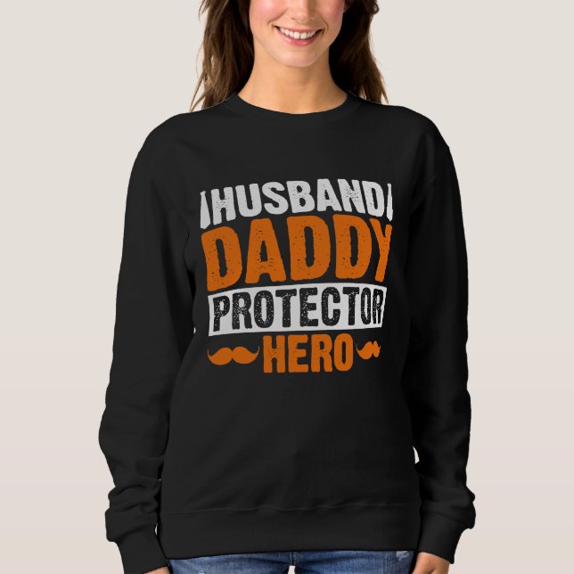 Husband Daddy Protector Hero Saying Fathers Day Fl T Shirt (Framsida)