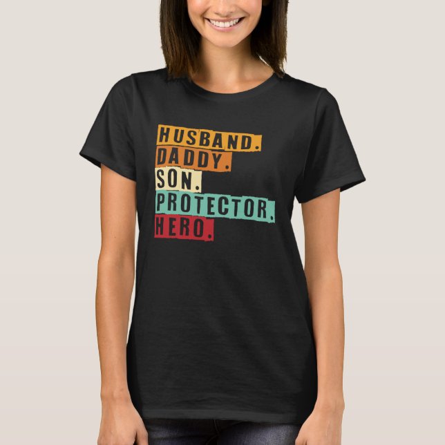 Husband Daddy Son Protector Hero World Bester Papa T Shirt (Framsida)