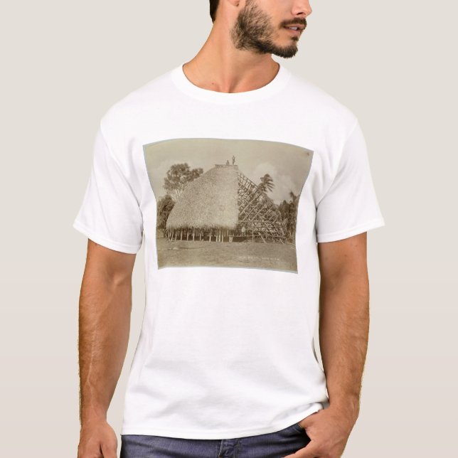 Husbyggnad i Samoa, c.1875 (sepiafotoet) T Shirt (Framsida)