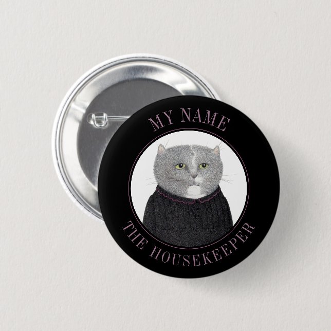 HUSEKEEPER CAT Namn bricka Badge Pin Button III Knapp (Framsida & baksida)