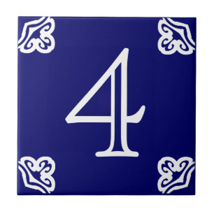 Huset numrerar - spansk vit på blått kakelplatta