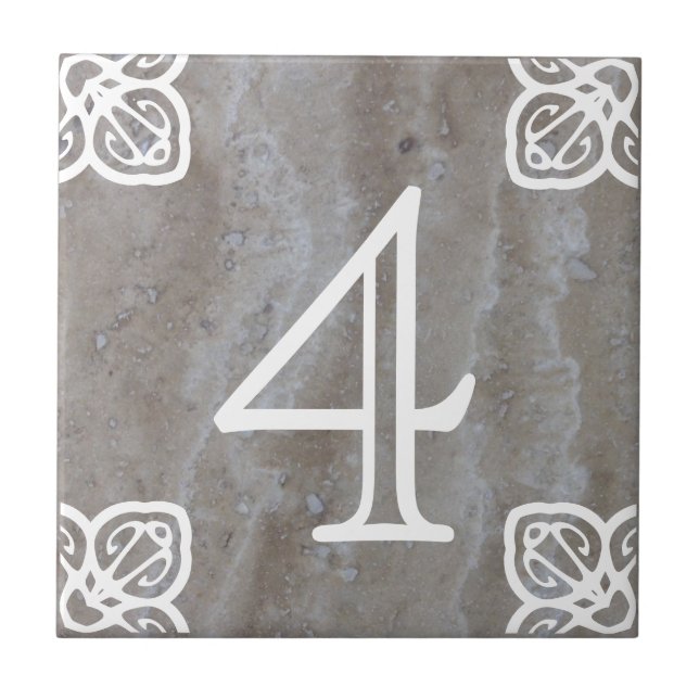 Huset numrerar - spansk vit på limestone kakelplatta (Framsidan)