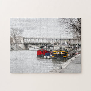 Hushållsbåtar förtöjda nära Pont Bir-Hakeim - Pari Pussel