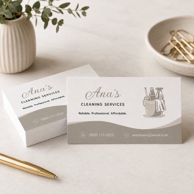 Hushållsrengöringstjänster Beige Visitkort (House Cleaning Services Beige Business Card)