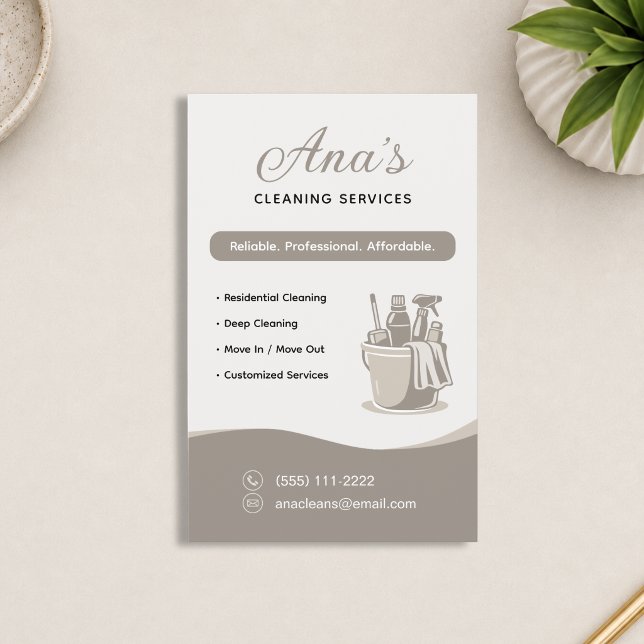 Hushållsrengöringstjänster Neutral Beige Flygblad (House Cleaning Services Neutral Beige Flyer)