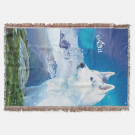 Husky hund med berg och norra ljus filt