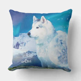 Husky hund med berg och norra ljus kudde