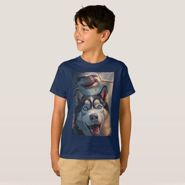 Husky Meets Shark Kids’ Ocean Äventyr Tee (Hel framsida)