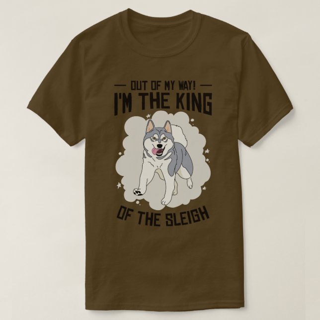 Husky Sledding Kung i Sleigh Sled Hund Tävla T Shirt (Design framsida)