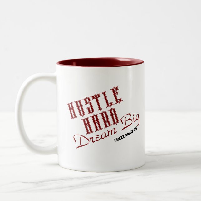 Hustla hårt Dröm stort Frilansare / Kaffe kopp (Vänster)