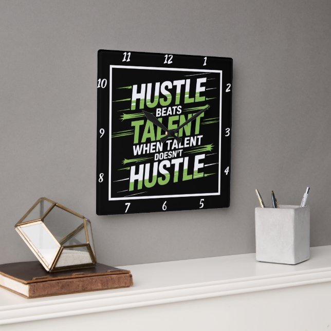 Hustle Beats Talent Motivational Quote Fyrkantig Klocka (Kontor)