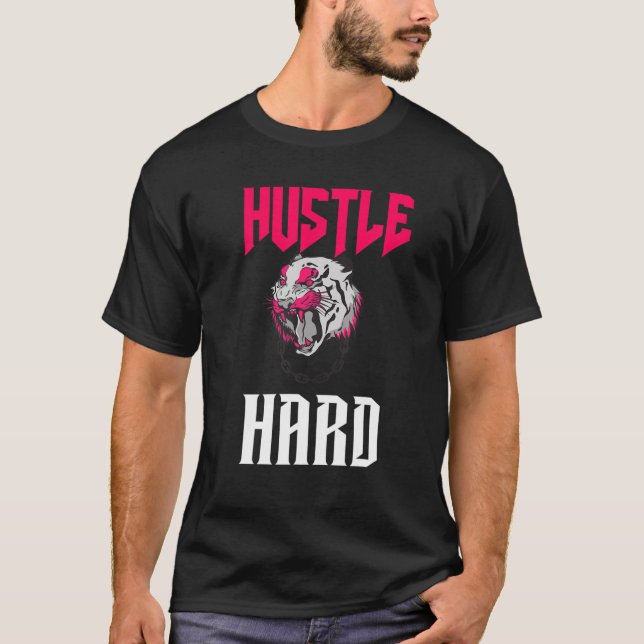 Hustle hård med en tiger t shirt (Framsida)