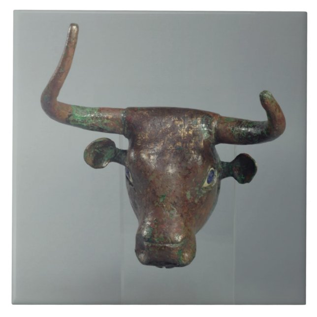 Huvud av en tjur, med kunglig Sumerian inskrift, M Kakelplatta (Framsidan)