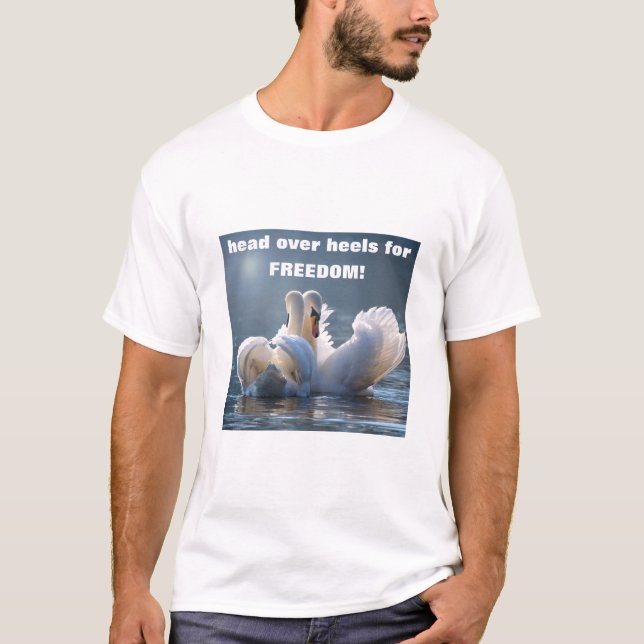 Huvudet över hylsor - svanar (ljus) T-Shirt (Framsida)