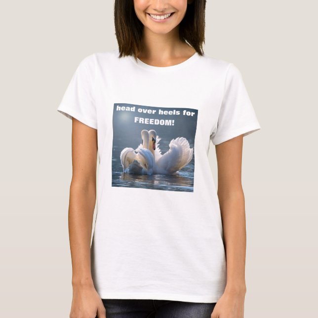 Huvudet över hylsor - svanar (ljus) T-Shirt (Framsida)