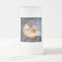 Huvudlösa ryttarens Jack-o-lantern-huvud fattar el Frostat Ölglas