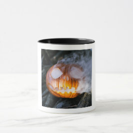 Huvudlösa ryttarens Jack-o-lantern-huvud fattar el Mugg