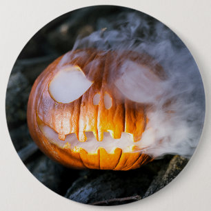 Huvudlösa ryttarens Jack-o-Lyktes huvud i lågor Knapp