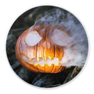 Huvudlösa ryttarens Jack-o-Lyktes huvud står i låg Knopp