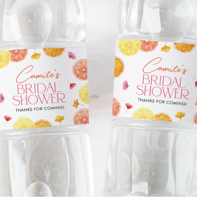 Huvudsaklig Möhippa av Citrus Bright Flowers Vattenflaskor Etikett (Citrus Bridal Shower Water Bottle Labels | Matching items available.)