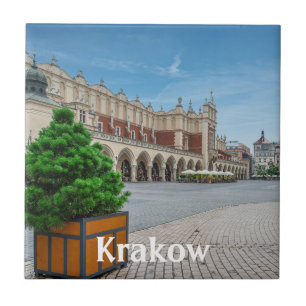 Huvudtorget i den gamla staden Krakow i Polen Kakelplatta