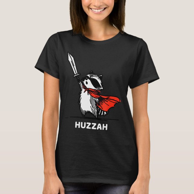Huzzah Raccoon Knight Funny Sword Meme Quote  T Shirt (Framsida)