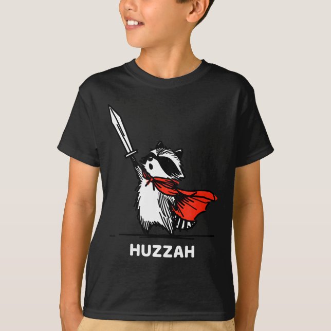 Huzzah Raccoon Knight Funny Sword Meme Quote  T Shirt (Framsida)