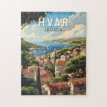 Hvar Kroatien Travel Art Vintage Pussel<br><div class="desc">Hvar-retro-vektorns rörelsemodeller. Hvar,  en kroatisk ö i Adriatiska havet,  är bäst känd som en sommarplats. Hamnstaden Hvar har bland annat 1300-talets väggar.</div>