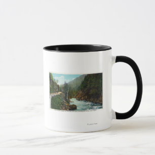 Hwy beskådar av den Ausable floden nära Wilmingt Mugg