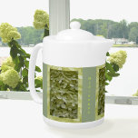 Hydrangea Celadon Grönt Blommigt<br><div class="desc">Den här tekannan av färska gröntar har tre paneler med små, ömtåliga blommar av en blek av grönten celadon hydrangea-blomma. Det är ett unikt färg som är färskt och ljust med känslan av en charmig stugträdgård i land. Det är en summerande blommigt i subtila mjuka tonskuggor och detaljer. Det är...</div>