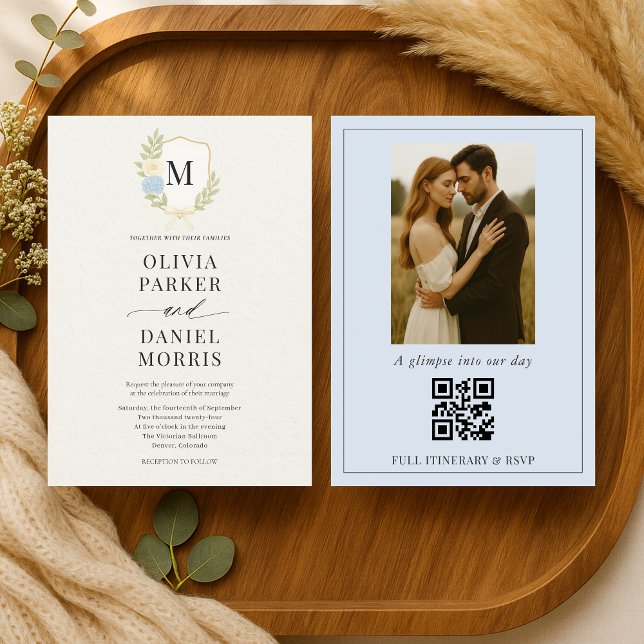 Hydrangea Crest Monogram Foto QR-kod Bröllop Inbjudningar (Skapare uppladdad)
