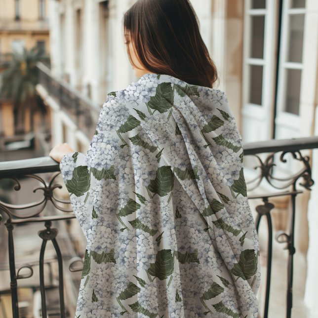 Hydrangea Garden Monogram  Fleecefilt (Hydrangea Fleece Blanket)