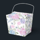 Hydrangea Print Party Trebox Presentaskar<br><div class="desc">Parti-favärderrutan visas med en hydroangea-blommigt utskrift. Anpassa det här objektet eller köp som det är. Tips! Lägg till dina underbara behandlingar och lägg till lite festligt band.</div>