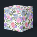 Hydrangea Print Party Trebox Presentaskar<br><div class="desc">Parti-favärderrutan visas med en hydroangea-blommigt utskrift. Anpassa det här objektet eller köp som det är. Tips! Lägg till dina underbara behandlingar och lägg till lite festligt band.</div>