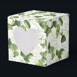 Hydrangea Print Party Trebox Presentaskar<br><div class="desc">Parti-förmånslådan visas med en vit hydrangea-blommigt. Anpassa det här objektet eller köp som det är. Tips! Lägg till dina underbara behandlingar och lägg till lite festligt band. Licensierad bild</div>