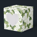 Hydrangea Print Party Trebox Presentaskar<br><div class="desc">Parti-förmånslådan visas med en vit hydrangea-blommigt. Anpassa det här objektet eller köp som det är. Tips! Lägg till dina underbara behandlingar och lägg till lite festligt band. Licensierad bild</div>