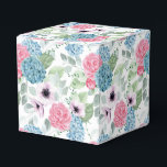 Hydrangea Print Party Trebox Presentaskar<br><div class="desc">Parti-favärderrutan visas med en hydroangea-blommigt utskrift. Anpassa det här objektet eller köp som det är. Tips! Lägg till dina underbara behandlingar och lägg till lite festligt band.</div>