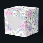 Hydrangea Print Party Trebox Presentaskar<br><div class="desc">Parti-favärderrutan visas med en hydroangea-blommigt utskrift. Anpassa det här objektet eller köp som det är. Tips! Lägg till dina underbara behandlingar och lägg till lite festligt band.</div>