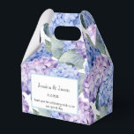 Hydrangea Print Party Trebox Presentaskar<br><div class="desc">Parti-favärderrutan visas med en hydroangea-blommigt utskrift. Anpassa det här objektet och ändra exempeltexten till din egen. Tips! Lägg till dina underbara behandlingar och lägg till lite festligt band. Licensierad bild</div>