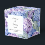 Hydrangea Tryck Festlåda för presenter Presentaskar<br><div class="desc">Festlådan visas med ett tryck av hydrangeablommor.
Anpassa denna produkt och byt ut exempeltexten mot din text.
Tips: Fyll bara i med dina godsaker och lägg till ett festligt band.



Bild med licens</div>