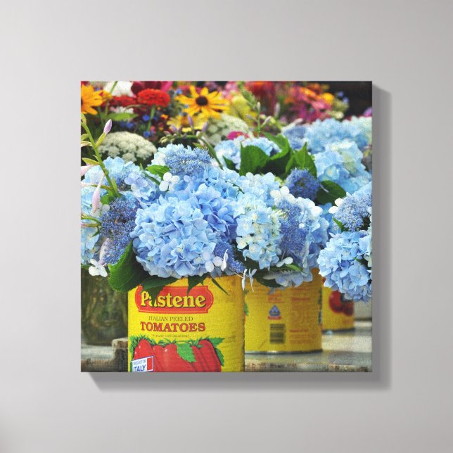 Hydrangeas och Fresh Flowers i Tomato Cans Canvastryck (Framsida)
