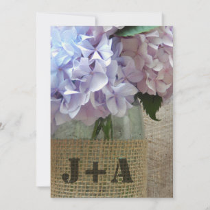 Hydrangeus i en motorvagn Burk med Burlap Bröllop Inbjudningar