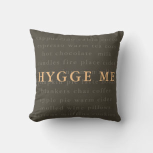 Hygga kudde med alla saker mysiga