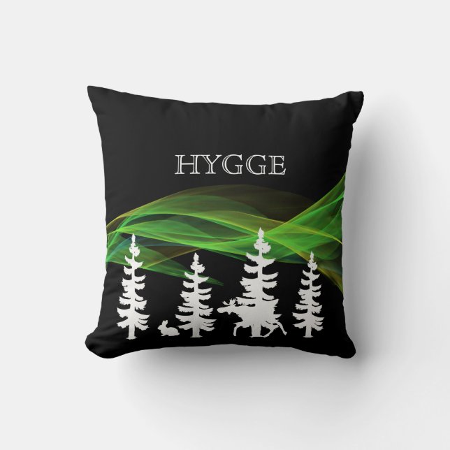 Hygge-skog i svart vitt och norra ljus kudde (Framsida)
