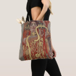 Hygieia av Gustav Klimt, Vintage Art nouveau Tygkasse<br><div class="desc">Hygieia (c. 1901) av Gustav Klimt är en vintage av Viktorian Era Symbolism-målning med den grekiska gudinnan av hygien, hälsa, renlighet och sanitet tillsammans med den asculapiska ormen runt hennes arm och kopp av Lethe i hennes hand. Hygieia är en del av en av tre målningar som kallades "Faculty Paintings"...</div>