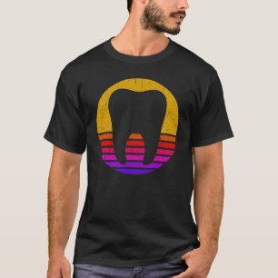 Hygienist för Retro-tandläkare ger tandtand för T Shirt