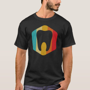 Hygienist för Retro-tandläkare ger tandtand för ta T Shirt