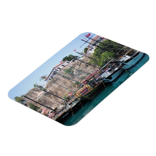 Hyra av yachter nära väggarna magnet (Vänstra Sidan)