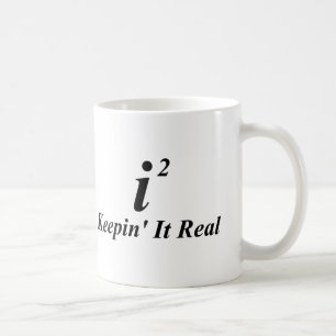 i2 som håller det verkligt kaffemugg