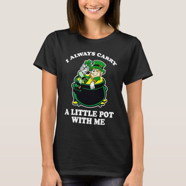 I Always Carry A Little Pot With Me Funny St Patri T Shirt (Framsida)